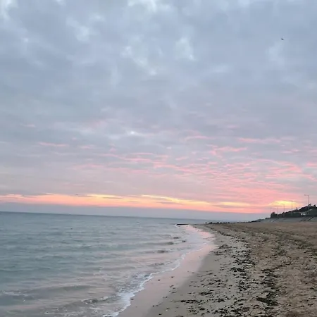 Сasa de vacaciones Charmante Maison De Bord De Avec Terrasse