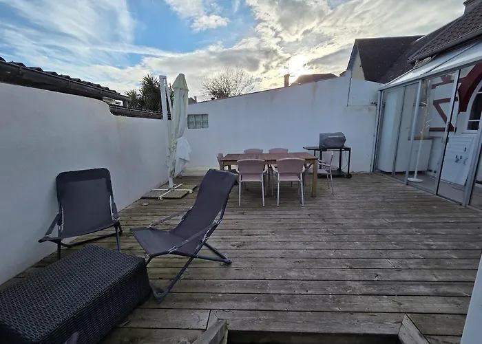 Charmante Maison De Bord De Avec Terrasse Vakantiehuis Luc-sur-Mer