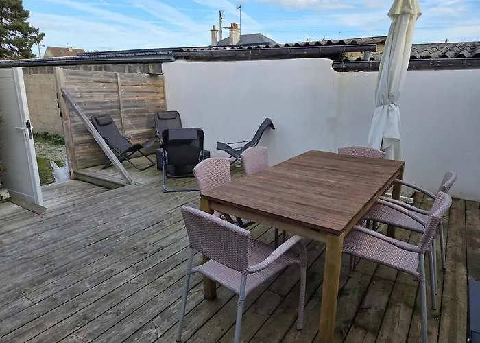 Charmante Maison De Bord De Avec Terrasse *